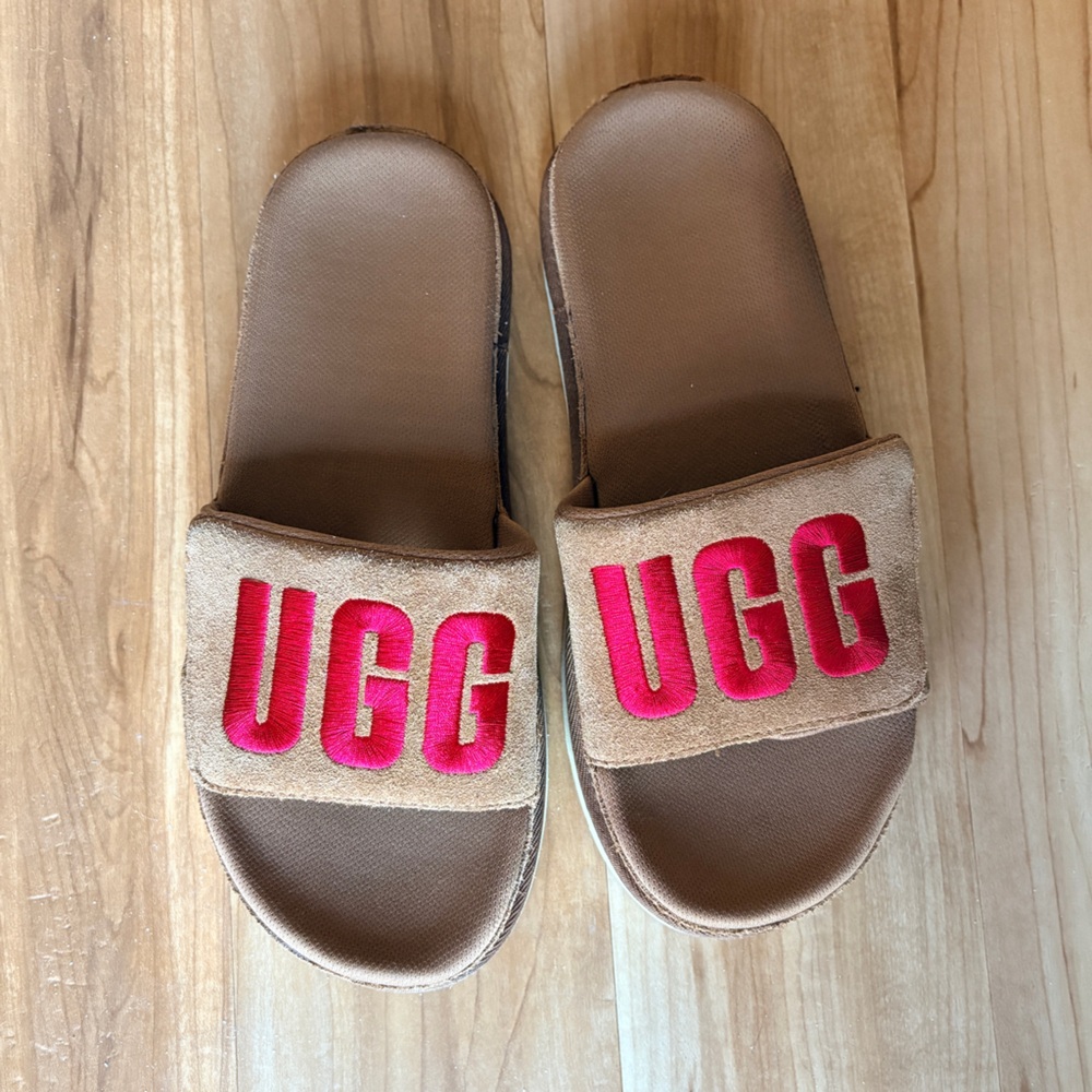 UGG Laton Tan Suede Slides with Bold Red Logo size 8
